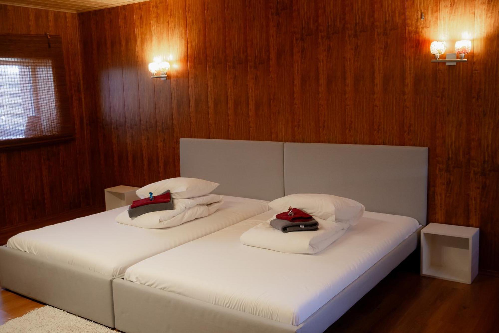 Konrad Family Guesthouse كوريسارِ الغرفة الصورة