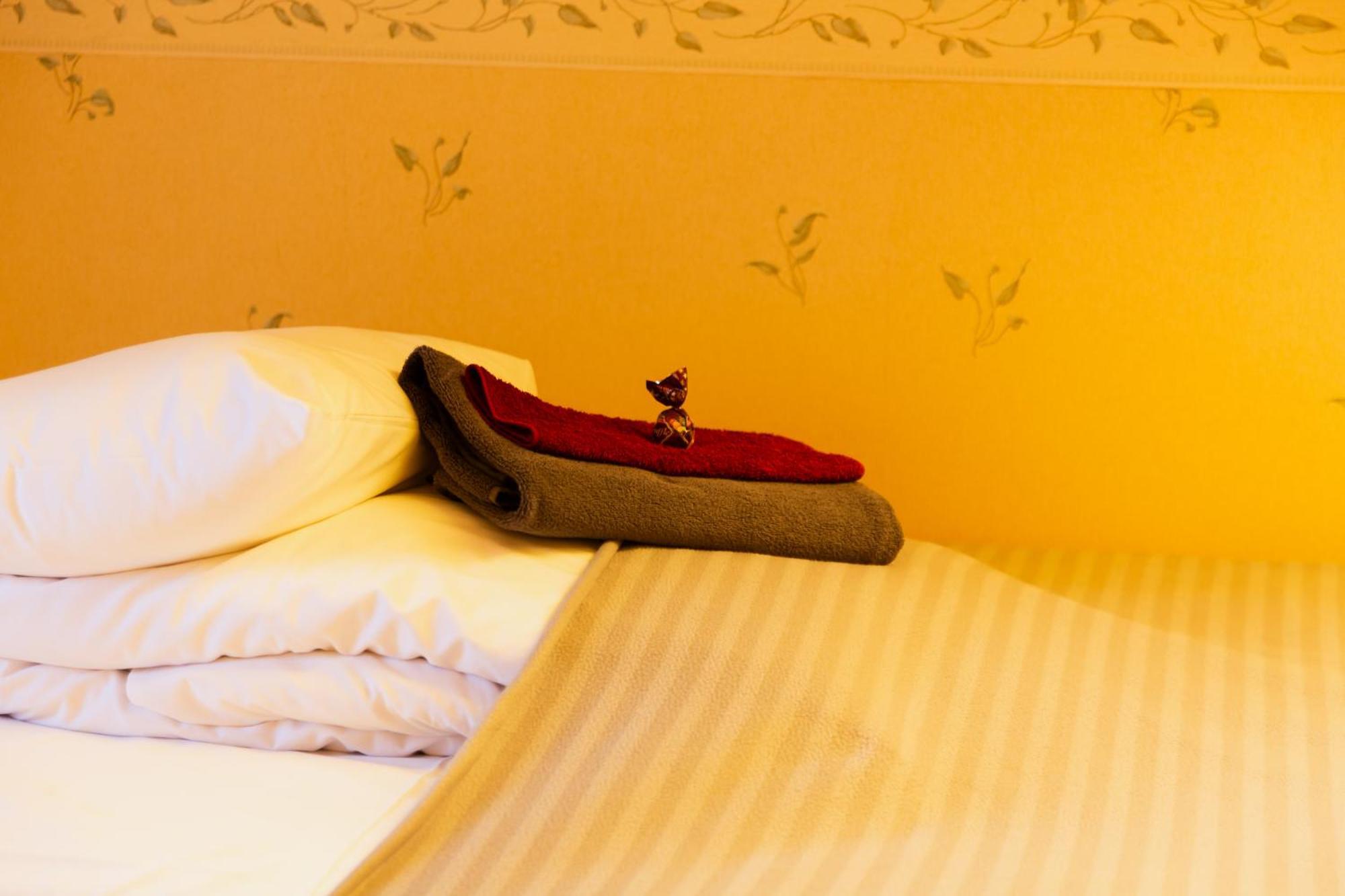 Konrad Family Guesthouse كوريسارِ الغرفة الصورة