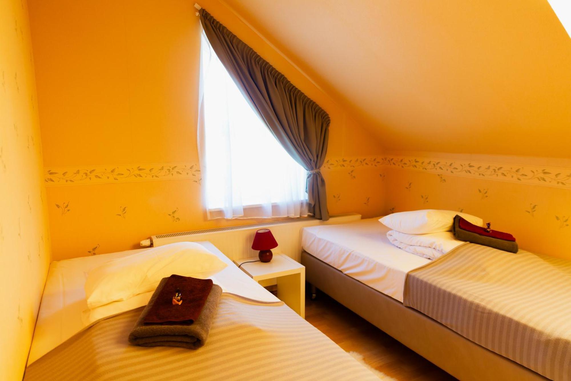 Konrad Family Guesthouse كوريسارِ المظهر الخارجي الصورة
