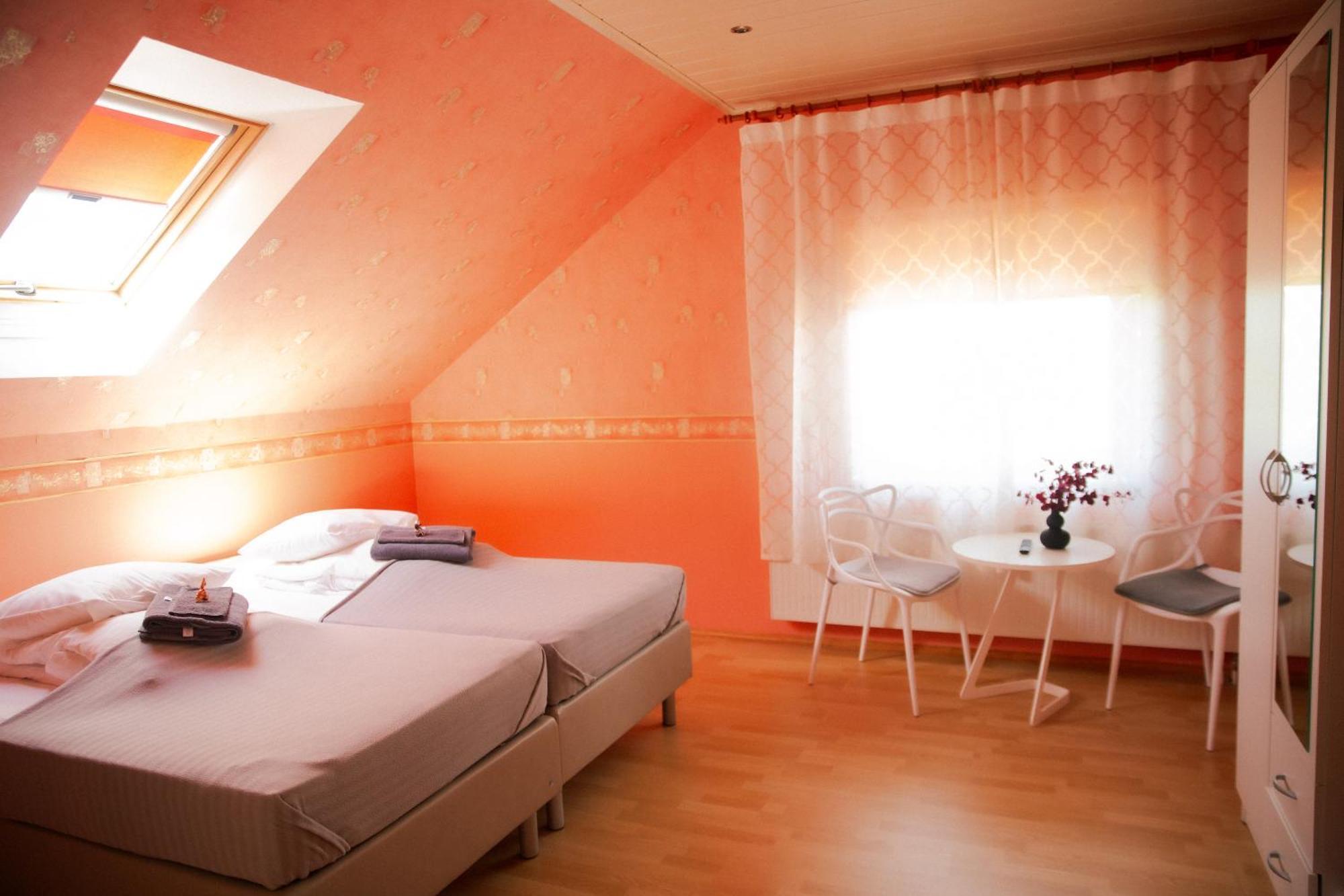 Konrad Family Guesthouse كوريسارِ الغرفة الصورة